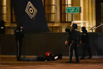 Под куршумите:ММА бойци спасяват полицаи във Виена