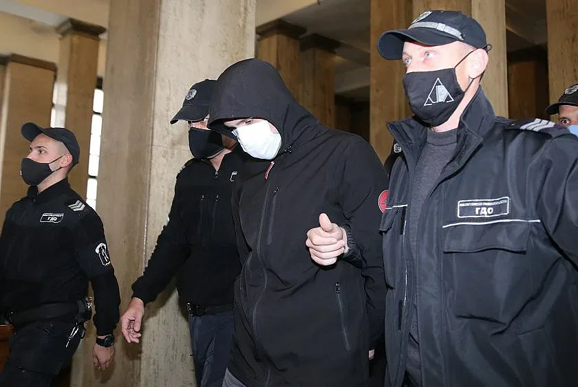 Кристиан се разкая за Милен. Остава в ареста