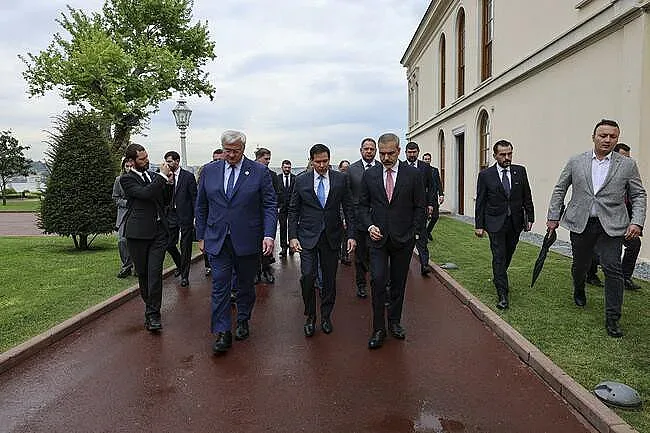 Преговорите за мир започнаха в Истанбул