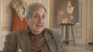 Марин Янев прохожда на сцената във Варна