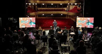 Раздадоха Икарите в празния Народен театър