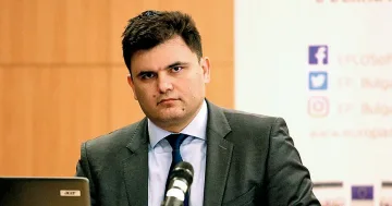 Какви са рисковете за дефицита и дълга