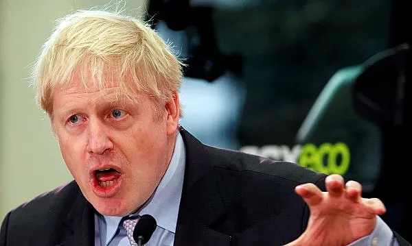 Джонсън затваря UK за месец?