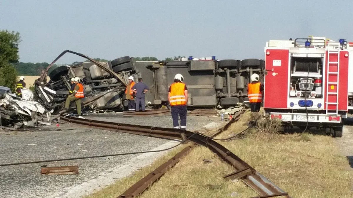 Обърнат тир шашна шофьорите по магистрала "Тракия"