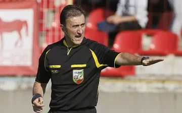 Бивш футболен рефер стана професор