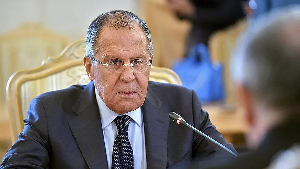 Лавров се самоизолира след контакт със заразен