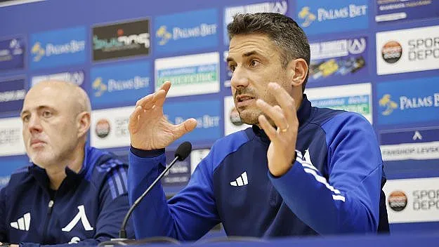 Веласкес разкри! Разделя ли се Левски със звезди