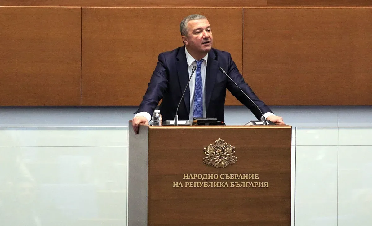 Скандал между БСП и Възраждане в парламента заради пенсиите!