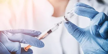 Израел ваксинира и младежи от 16 до 18 г