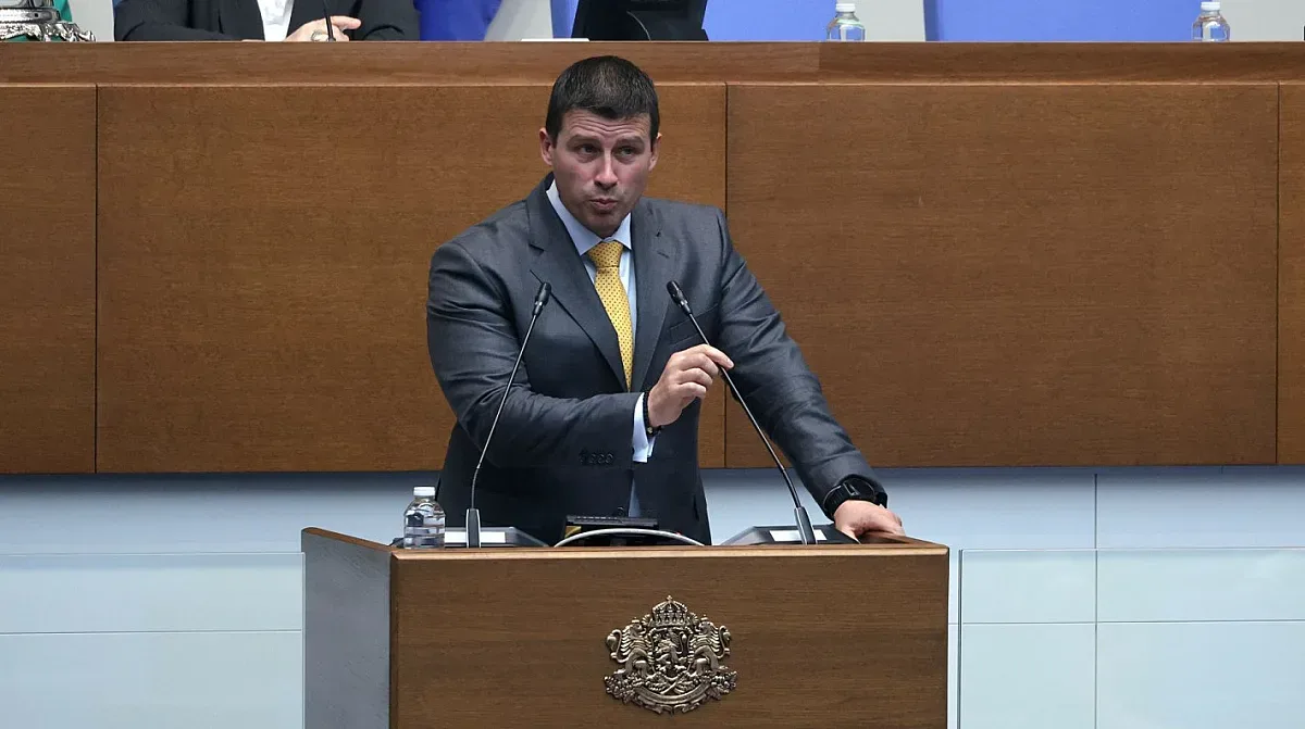 Величие бият тревога! Голям страх от Костадинов