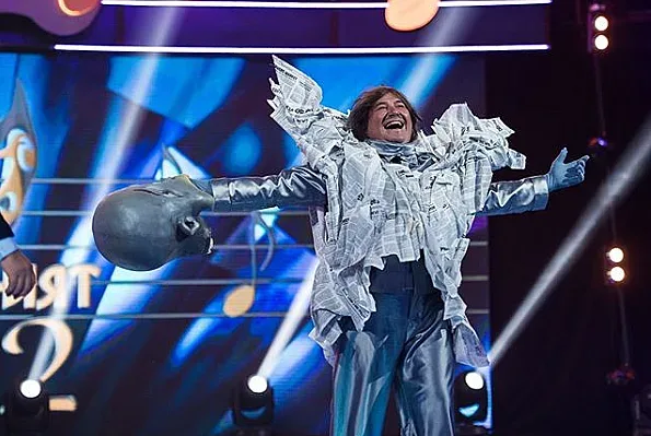 Очила издадоха Мозъка в "Маскираният певец"