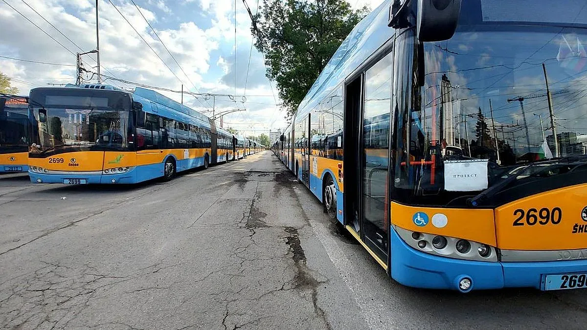 София пак без градски транспорт, стачкуващи с разкритие за Терзиев