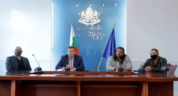 В дискотека и бар - по 1 човек на 2 кв.м