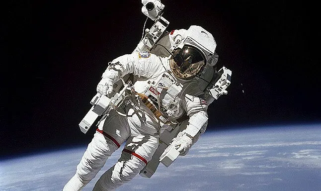 След 6 месеца в космоса:Трима космонавти се върнаха