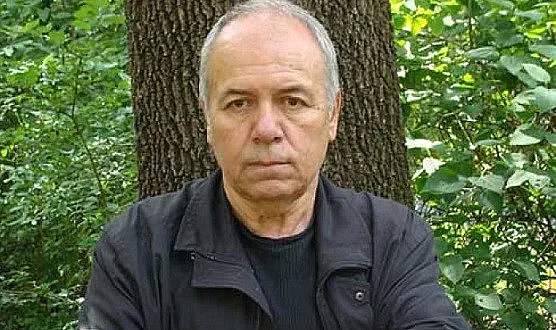 Отиде си писателят Александър Томов