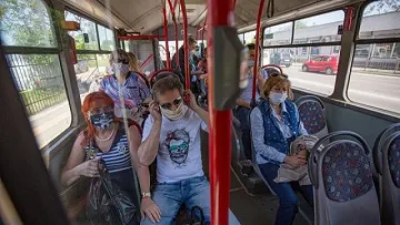 В рейса: Слагай маска бе, малоумник!