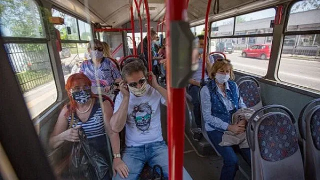 В рейса: Слагай маска бе, малоумник!