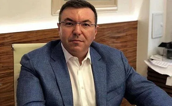 Здравният министър спешно си прави тест