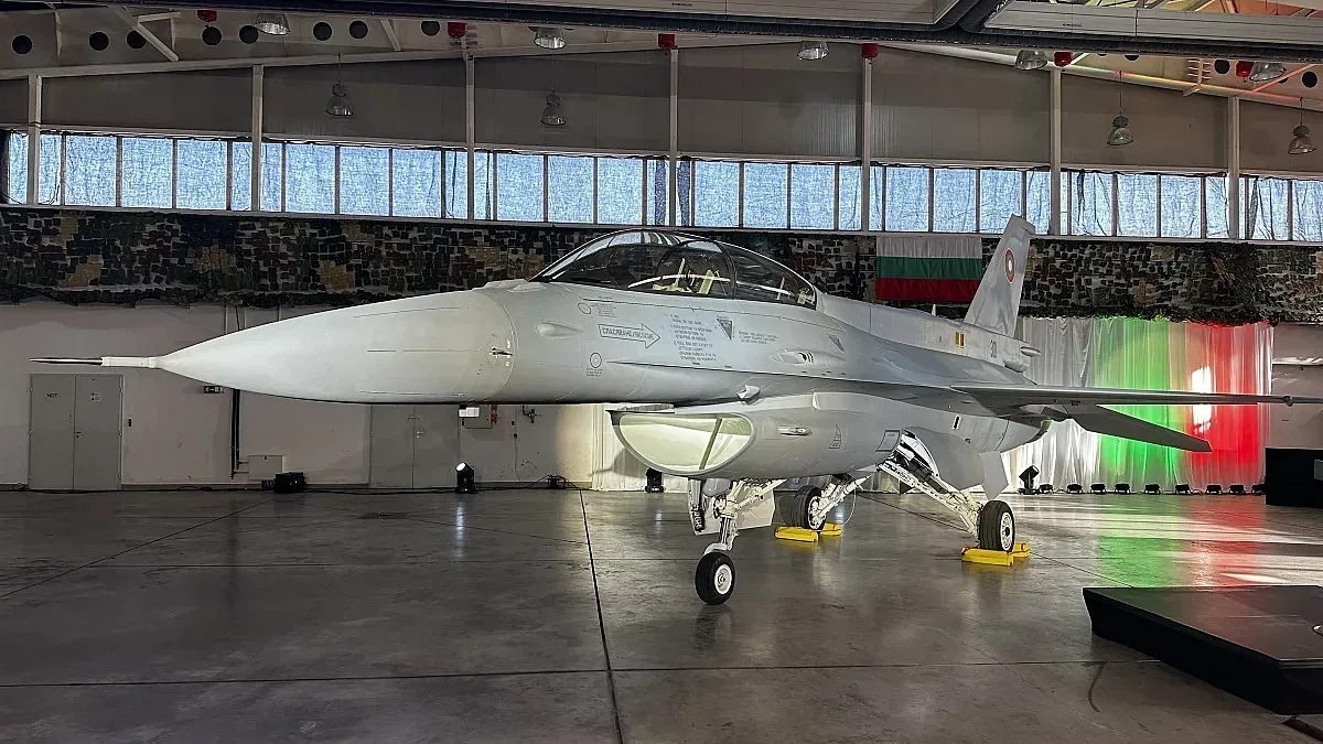 Министър с новина за дефектния български F-16