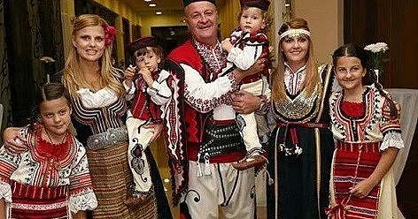 Бояна Шарлопова чака второ внуче