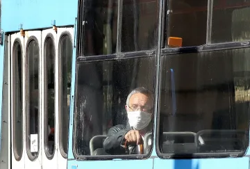 Масово неспазване на COVID мерките в моловете