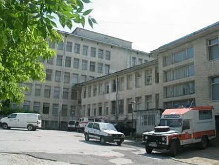 Болница се нуждае от храна, дърва и маски