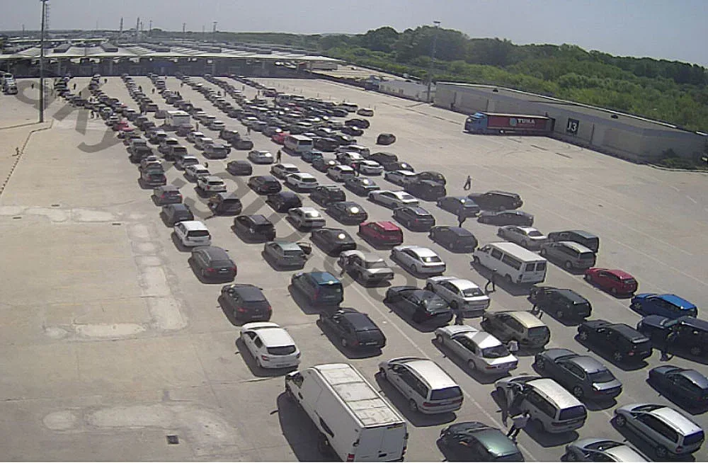 Опашки от коли на турската граница