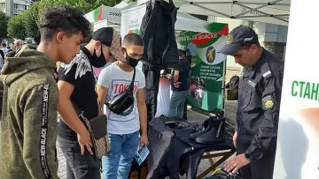 Наплив към армията