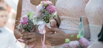 Любимата учителка се омъжва, цял клас шаферки