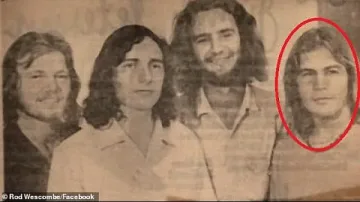 Почина китарист на AC/DC