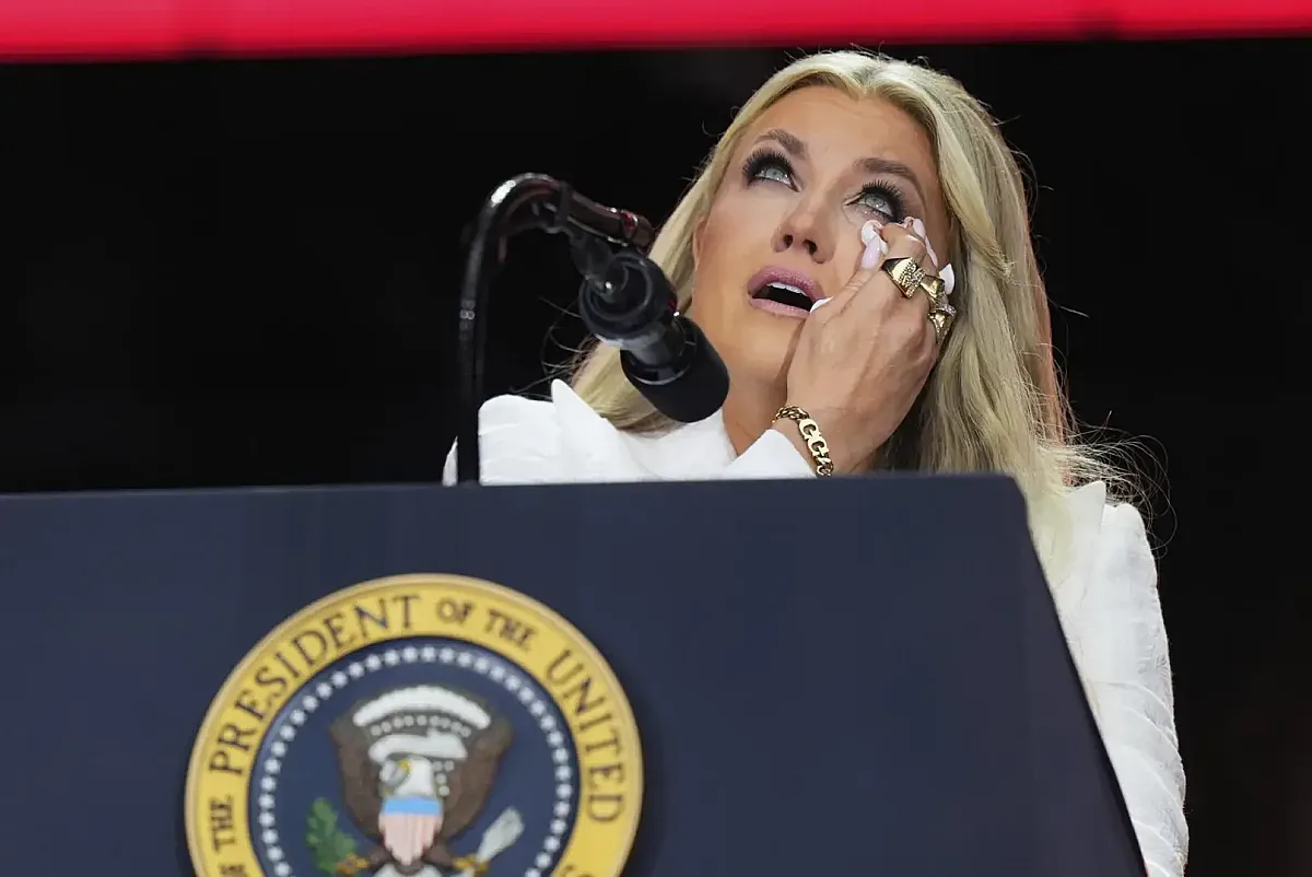 Вдовицата на Чарли Кърк носи нещо много специално на врата си