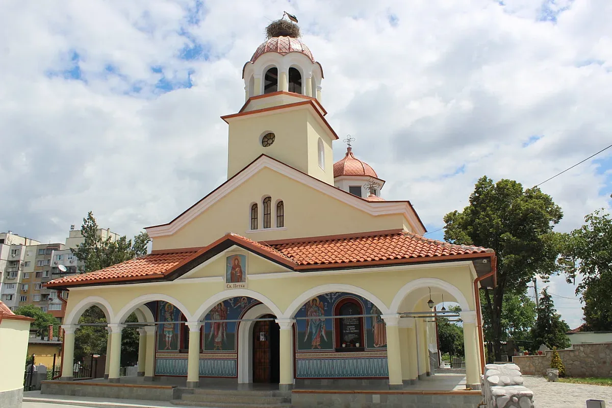 Ценни мощи идват в столичния храм „Света Петка“