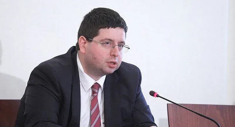 Чобанов: Не се вижда възстановяване на икономиката