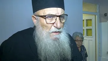 Министерство дарява на Отец Иван тонове храни