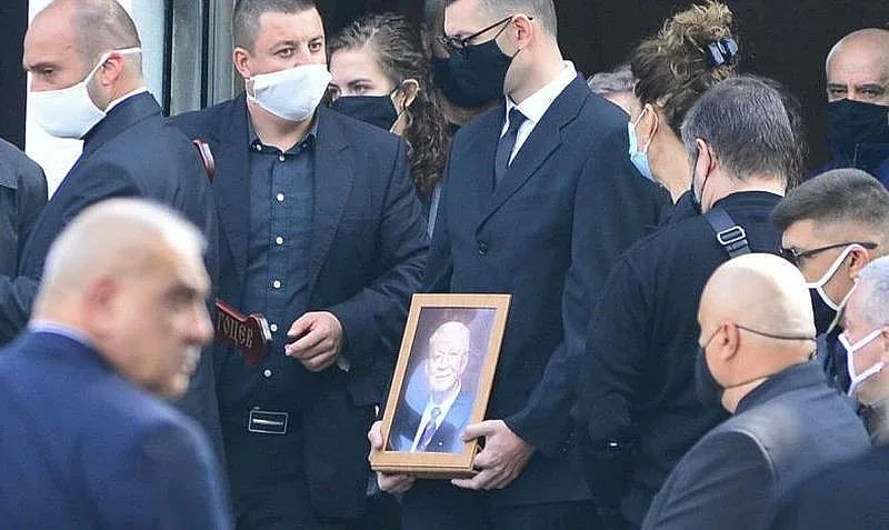 Десетки изпратиха ген. Любен Гоцев в последния път