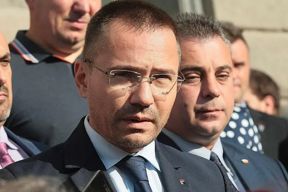 Джамбазки предизвиква протеста.Иска в Панорама