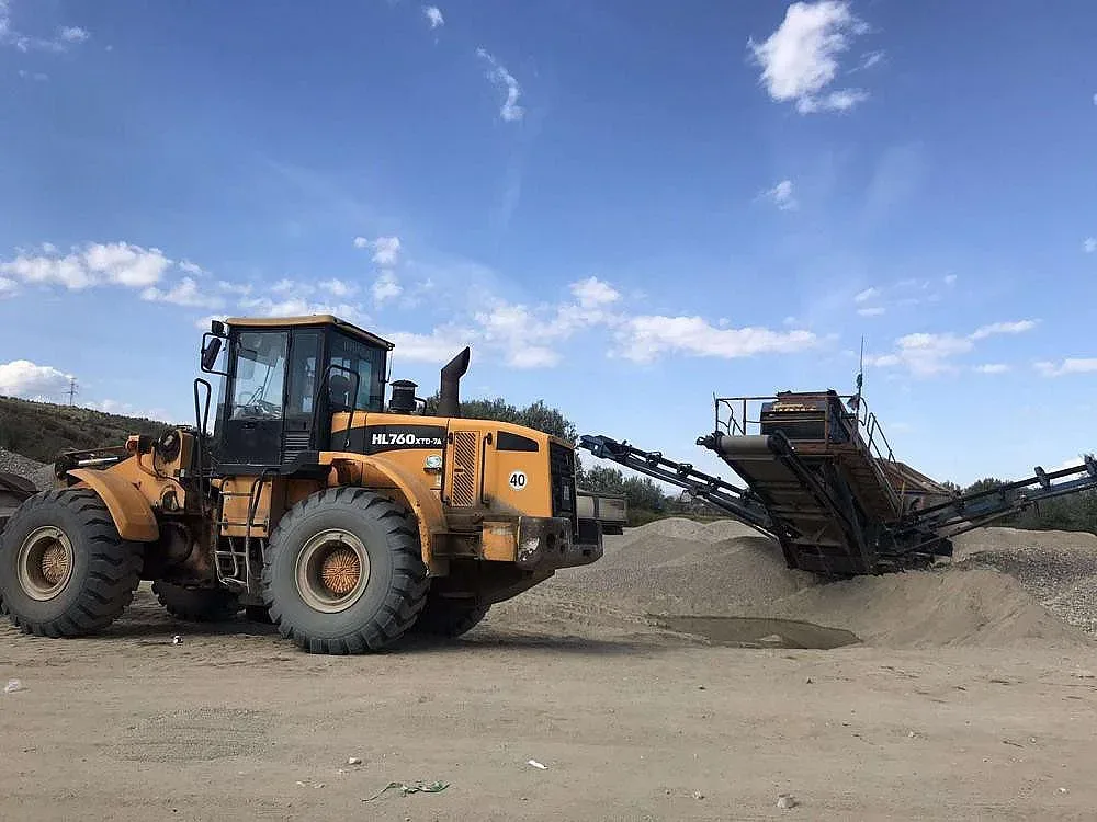 Незаконен добив на чакъл. Кои фирми са замесени?