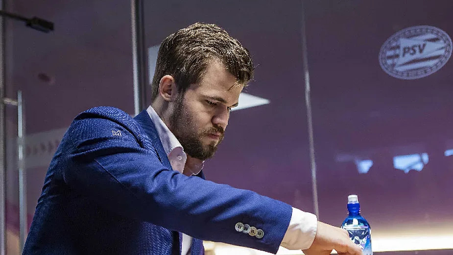 Карлсен с първа загуба на шах от 2 години