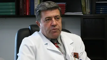 Проф. Начев след ковид: 9 нощи спах седнал