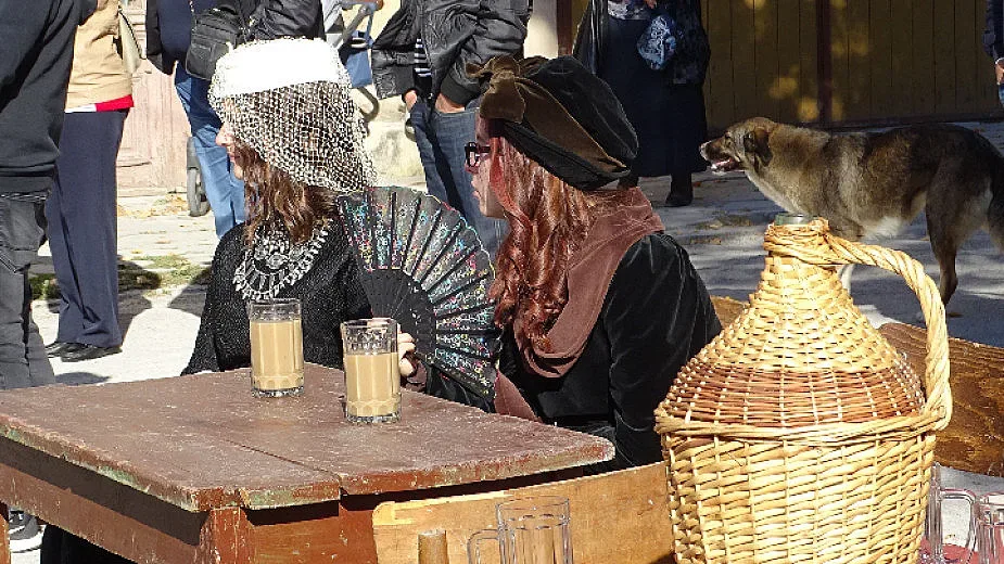 Боза на корем в Радомир