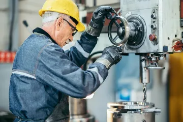 Хора на 50+ все по-търсени за работа