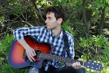 Бургазлията Kris Gran е готов с новата си авторска песен