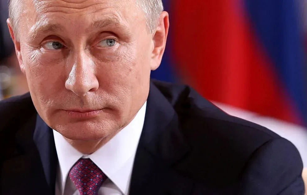 Путин привика дипломатите на Баку и Ереван