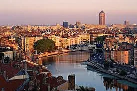 Максимално ниво на тревога в 4 френски града