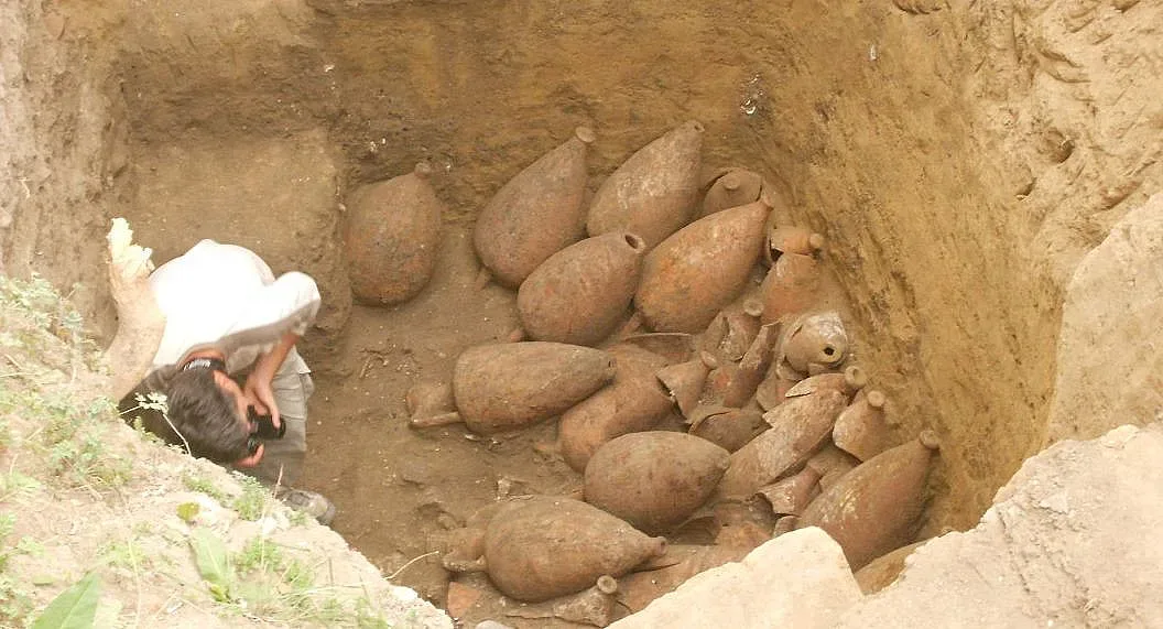 Остров св. Петър пълен с амфори и купи