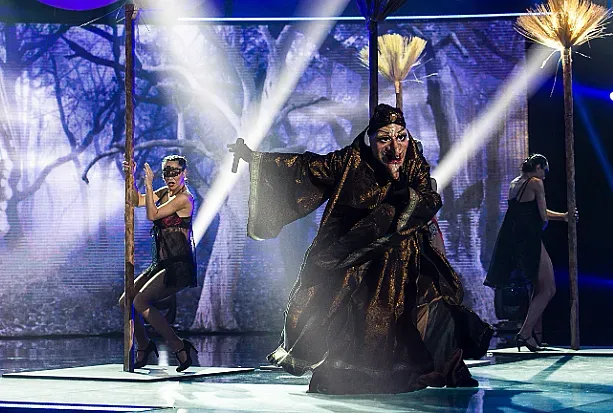 Кой се крие зад маската на Баба Яга?