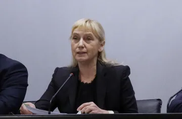След калта по България: Йончева се издига