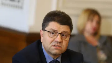 Обещание: Купуват машини за вота преди редовни избори