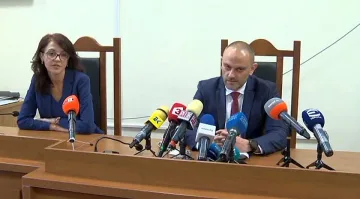 Полицаи и ЧСИ помагали на ромските барони лихвари