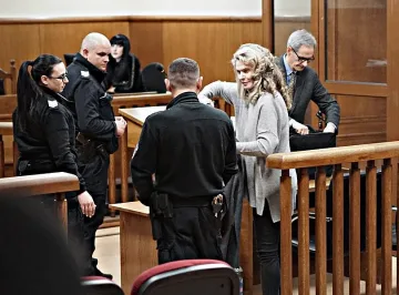 Божковата Елена остава в ареста, няма 1 милион